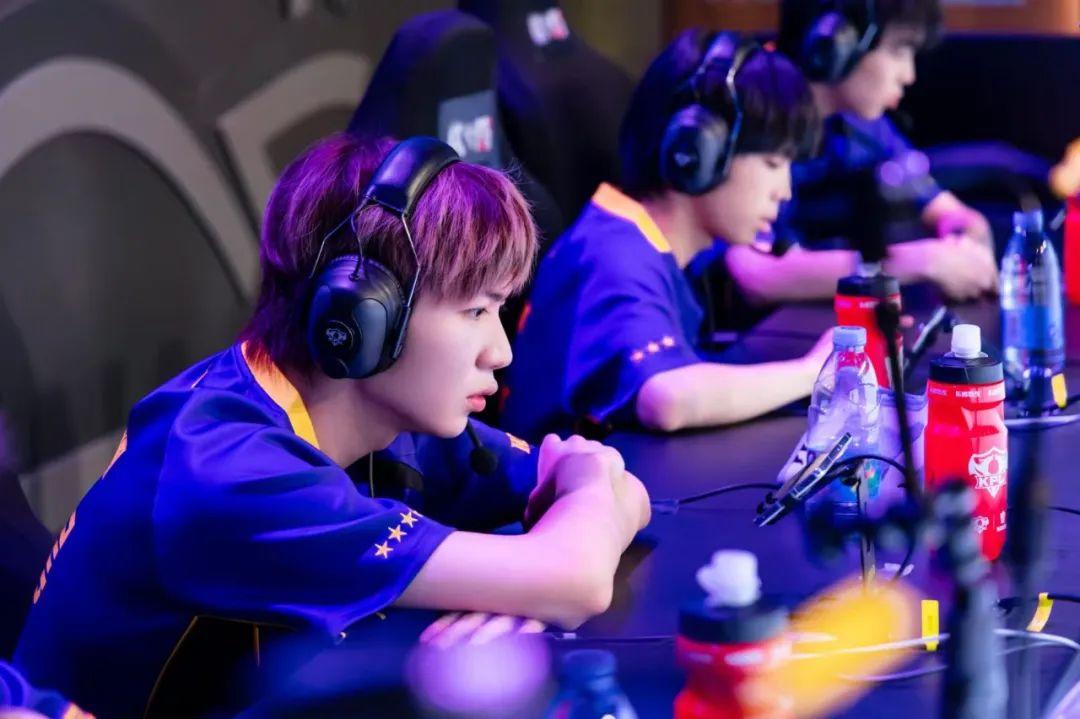 励着队友 励着队友